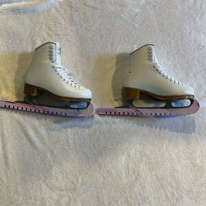 Jackson Classic 200 Womens/Girls Figure Ice Skates Size 5